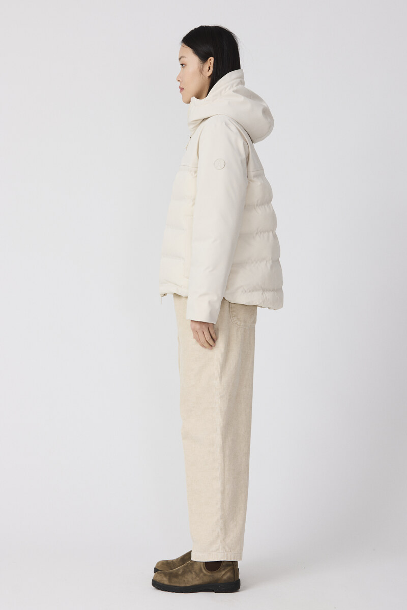 CHAQUETA CORTA TEMPESTA COLOR CREMA 5